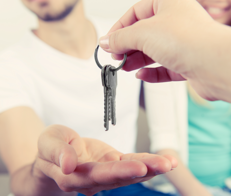 handing-over-keys-resized-1